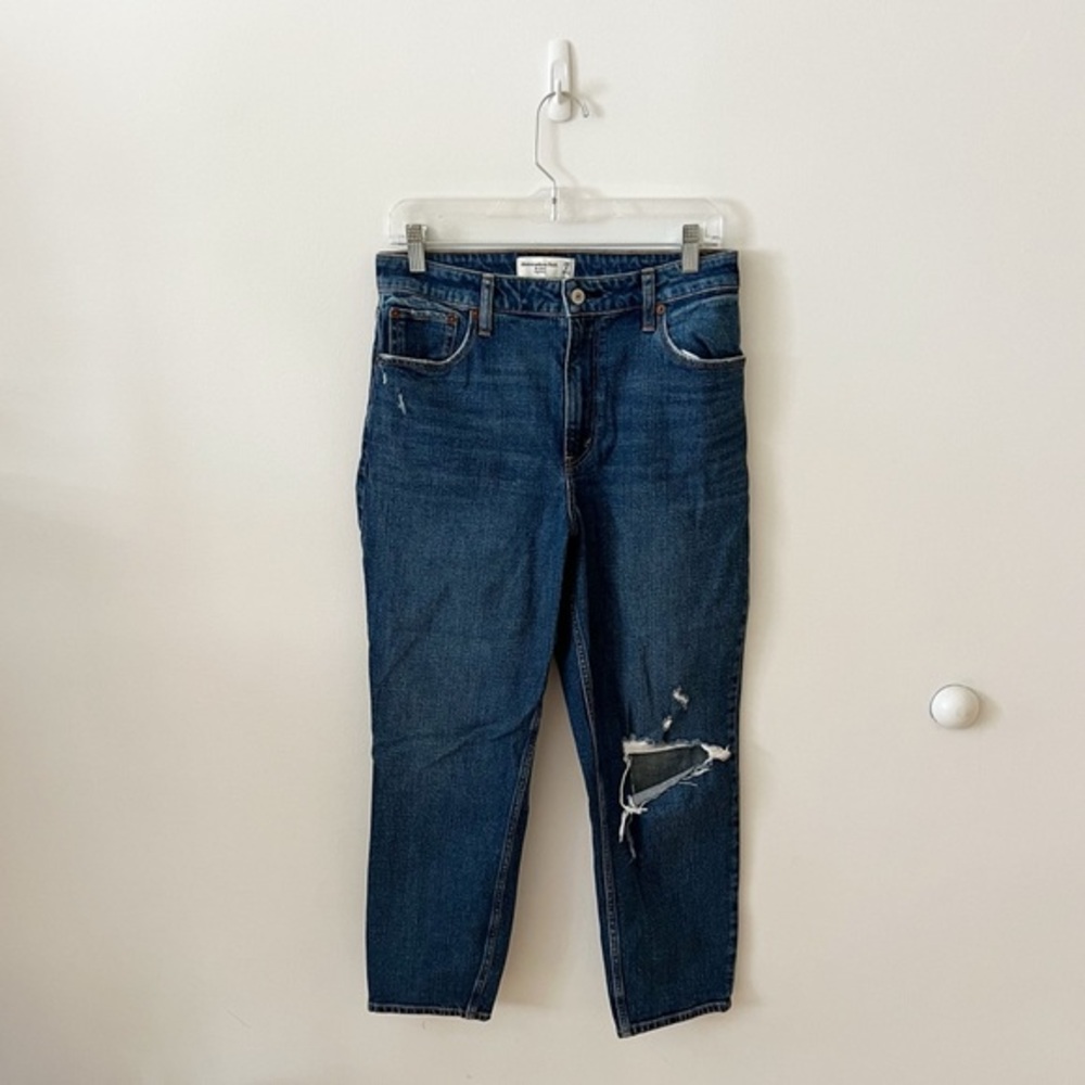 A&F the mom high rise distressed jeans in blue